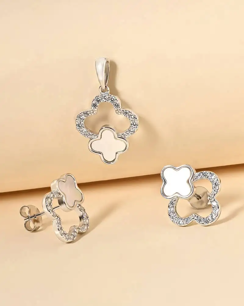 White cubic zirconia pendant set with floral design