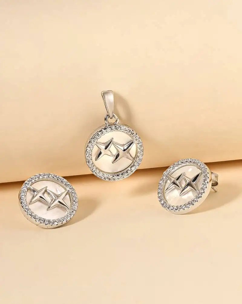 Rose gold cubic zirconia pendant set with romantic design