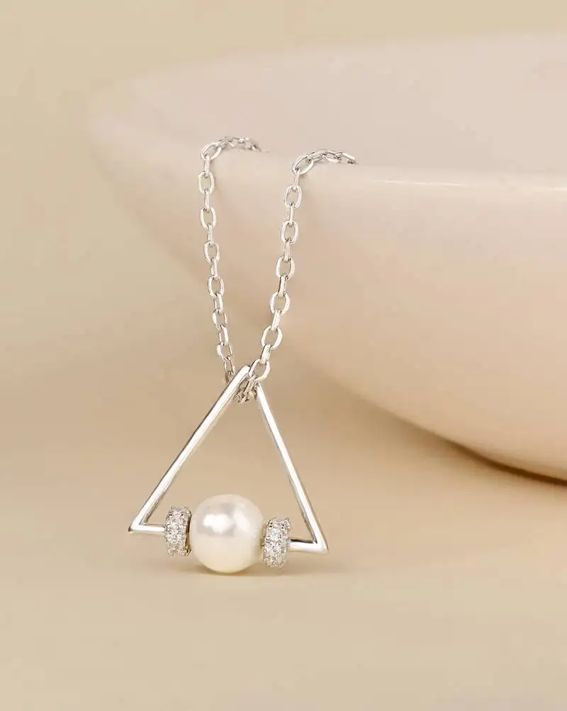 Touch925 graceful triangle pearl necklace
