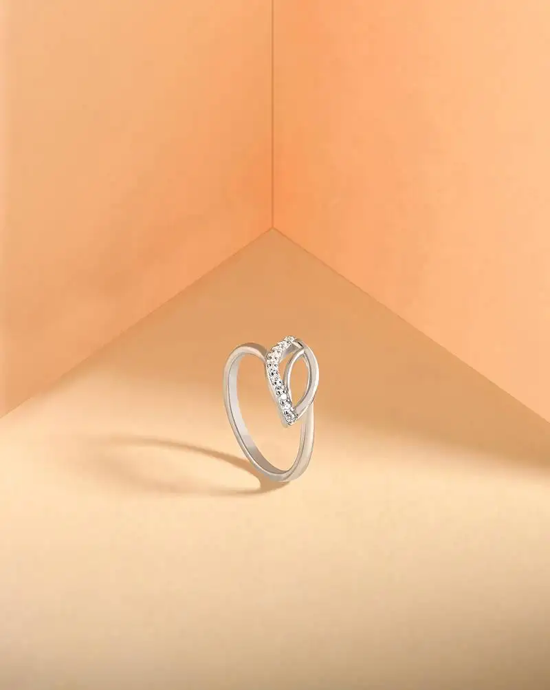 Touch925 serene cz elegance silver ring with leaf design in 925 purity for women