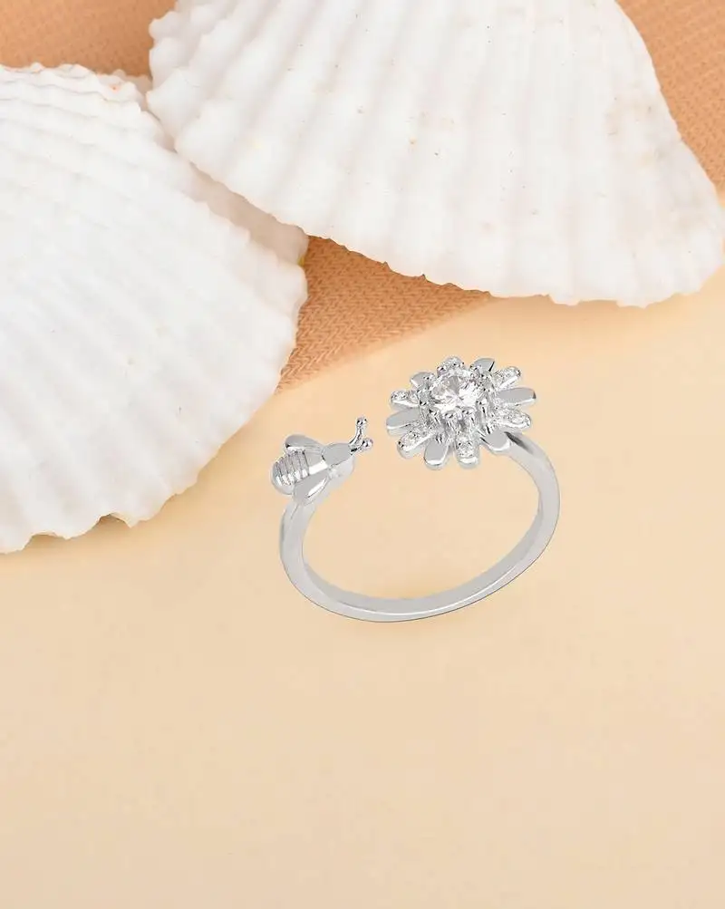 Touch925 bloom & bee silver ring in 925 purity for women