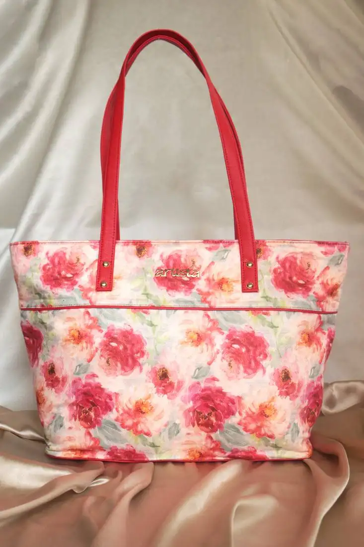 Red carnations tote