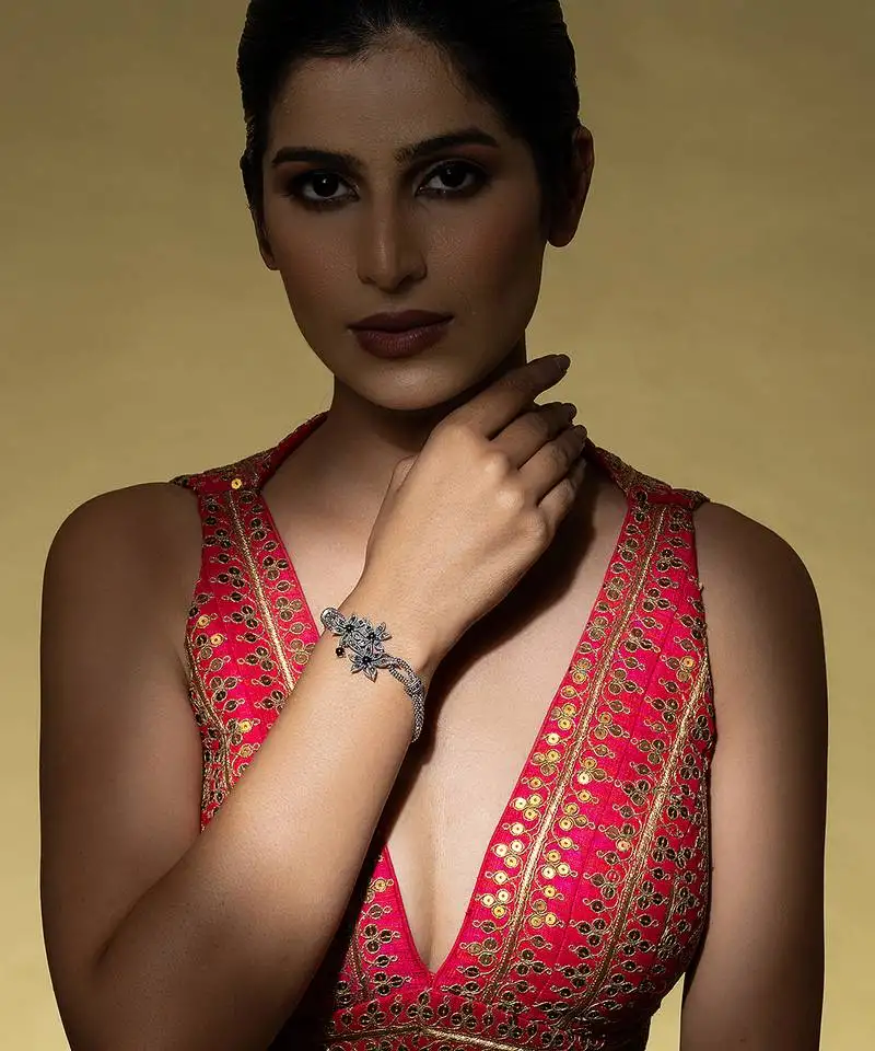 Floral motif silver kada