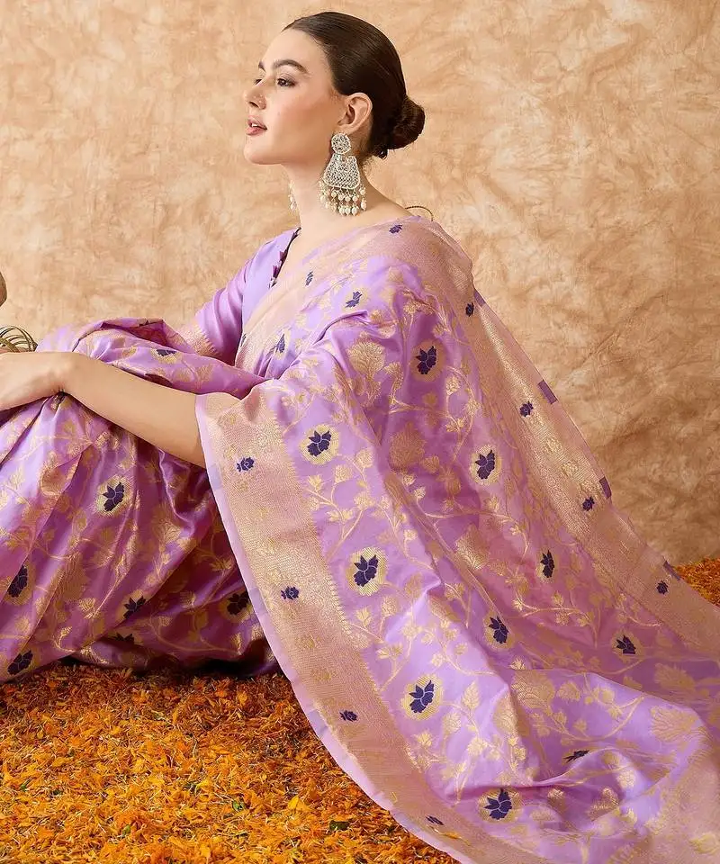 Women's lavender banarasi art silk saree with exquisite weaving work