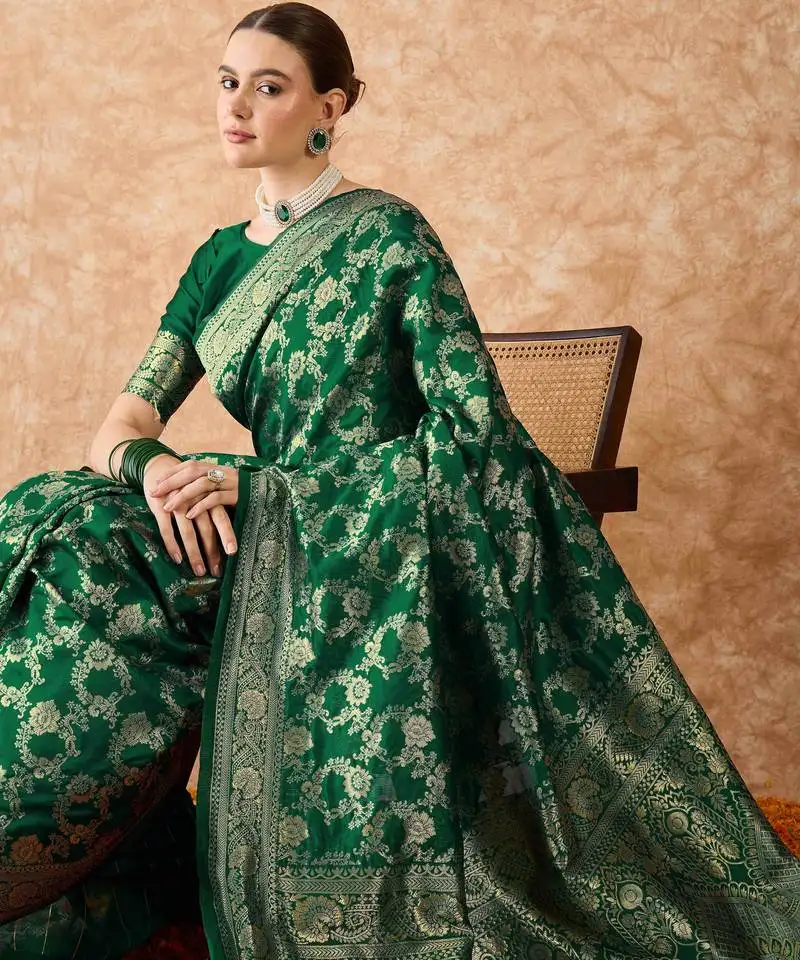 Green banarasi art silk saree with eye-catching weaving