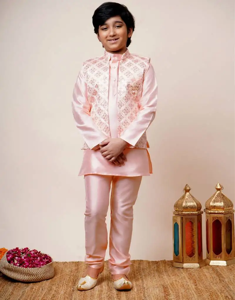 Boys light pink cotton silk geometric zari embroidered kurta pyjama set with shrug