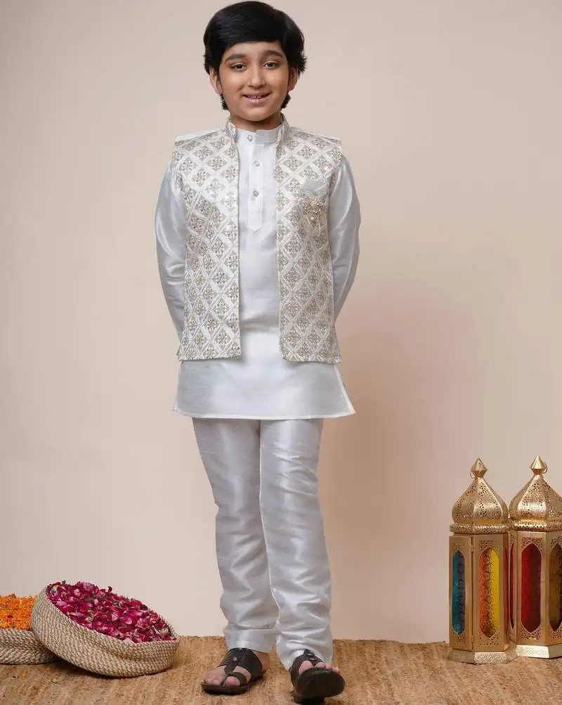 Boys off white cotton silk geometric zari embroidered kurta pyjama set with shrug