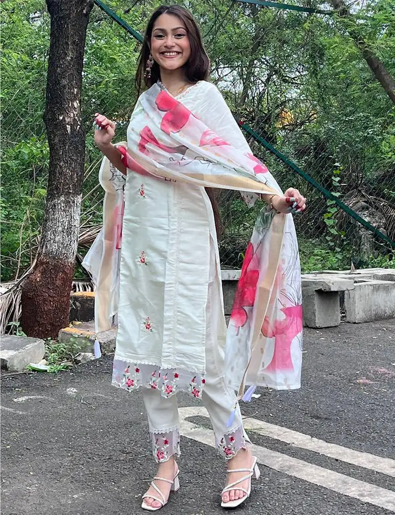 White chanderi heavy thread embroidered work with printed dupatta kurta pant set
