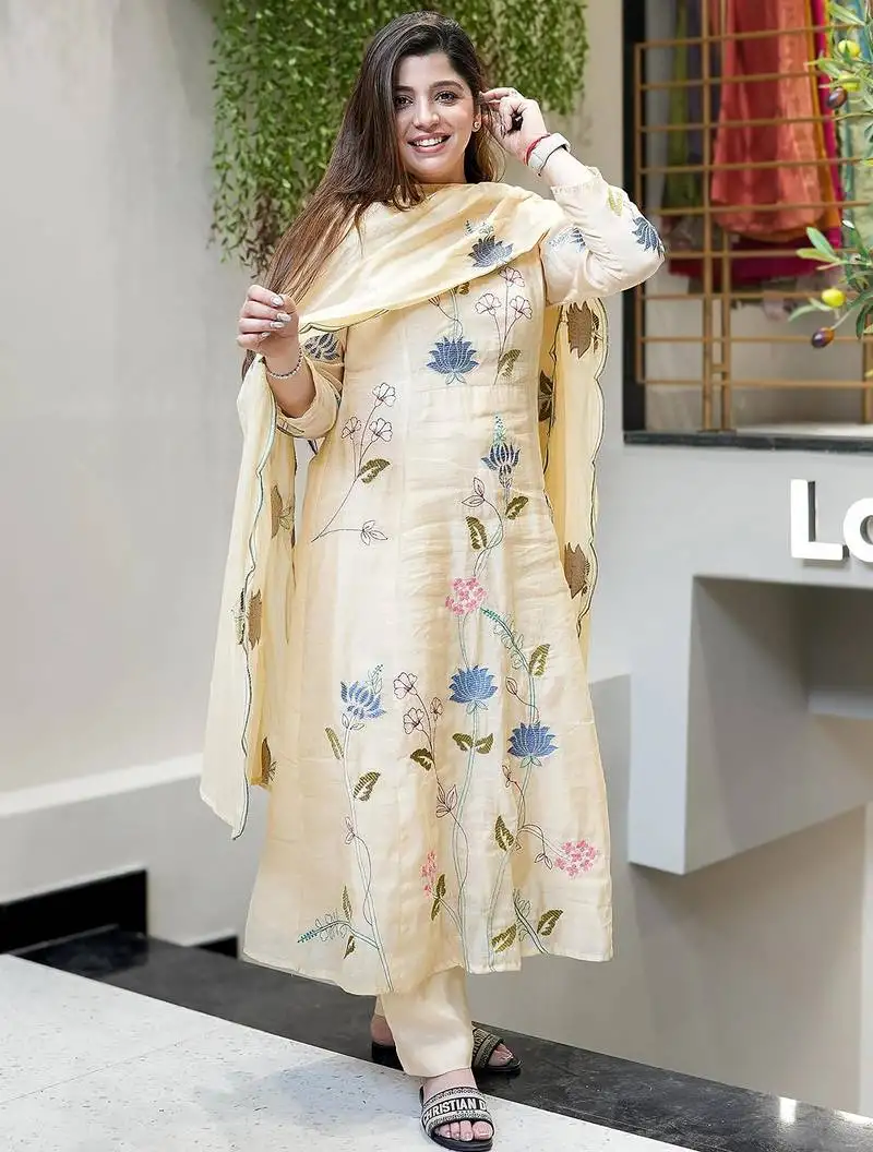 Cream viscose chanderi heavy thread embroidered work kurta pant set