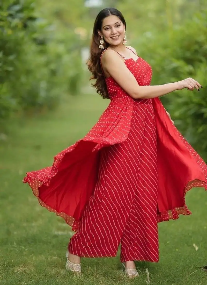 Red leheriya bandhani embroidered kurta with pant