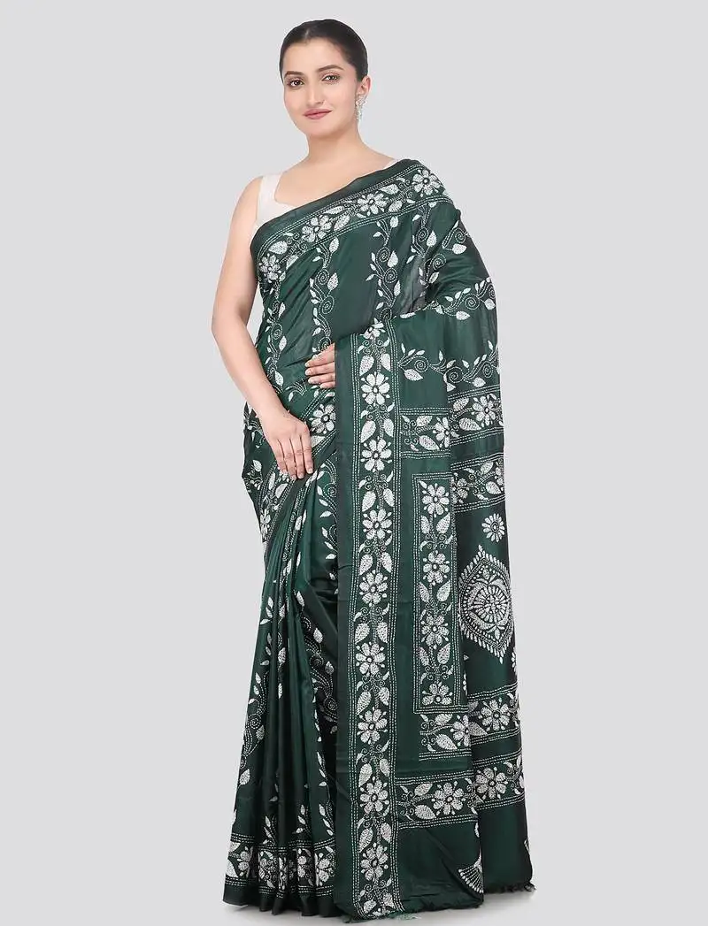 Green handloom silk embroidered katha stitch work saree with blouse piece