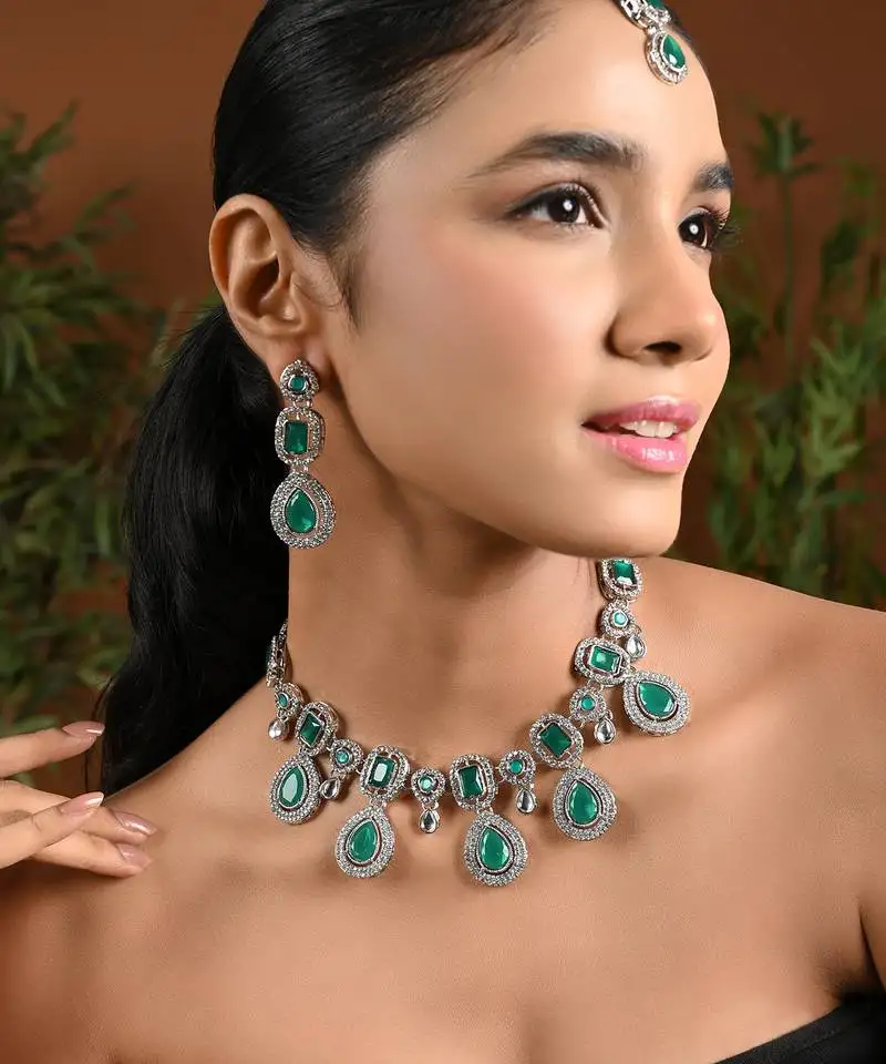 Silver plated traditional kundan & stone choker necklace jewellery with earrings & maang tikka