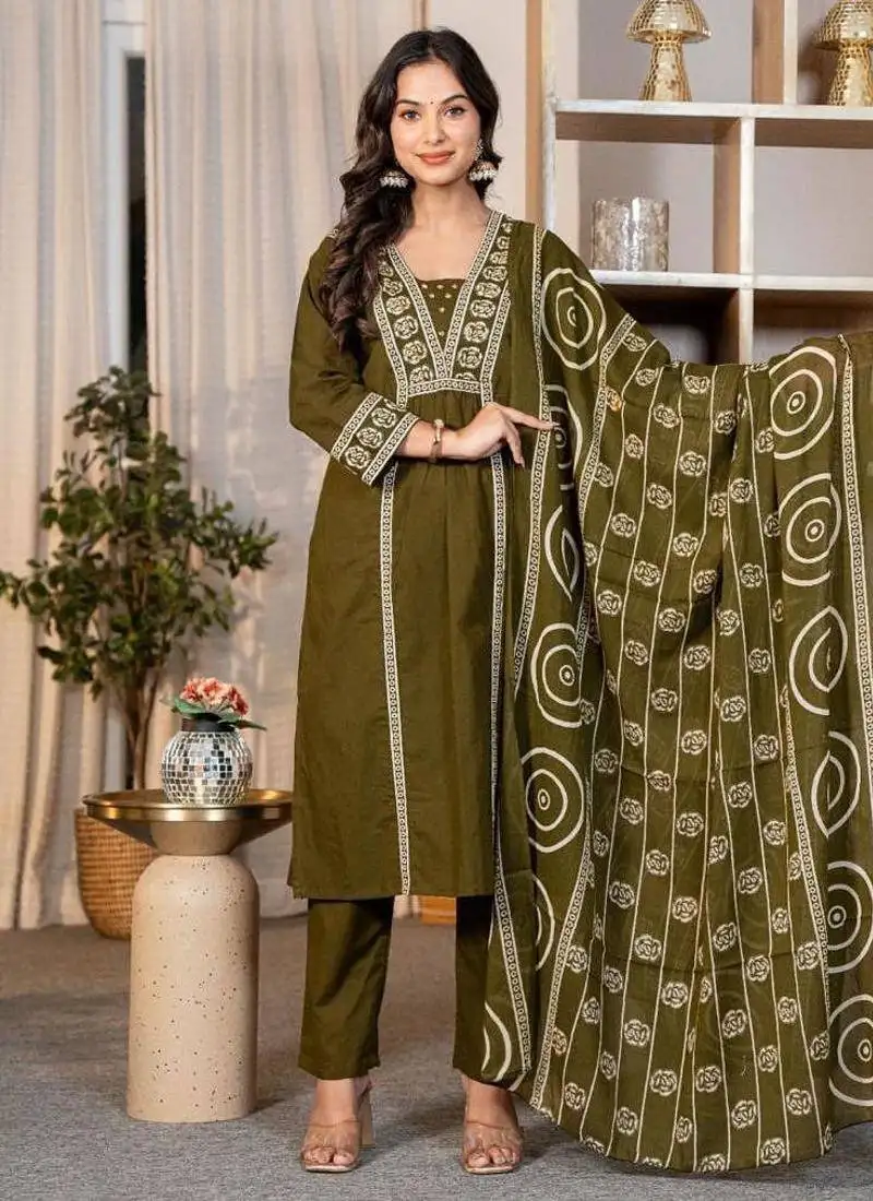 women embroidered green kurta set with printed dupatta