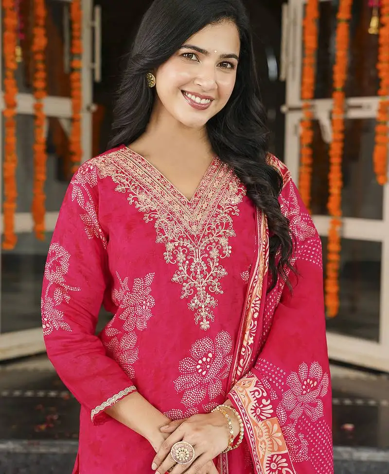 Women red poly chanderi floral embroidered straight kurta trousers with dupatta