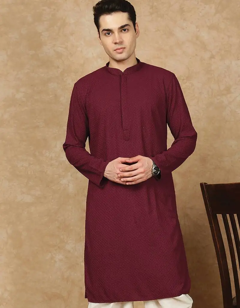 Maroon cotton blend solid kurta for men