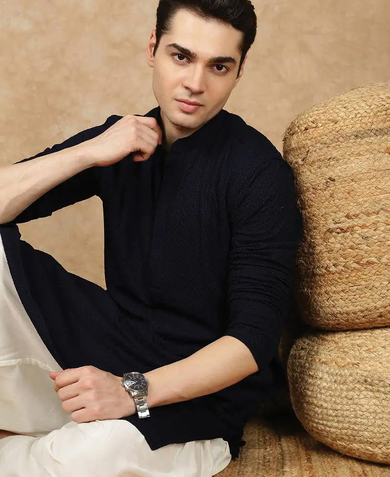 Blue cotton blend solid kurta for men