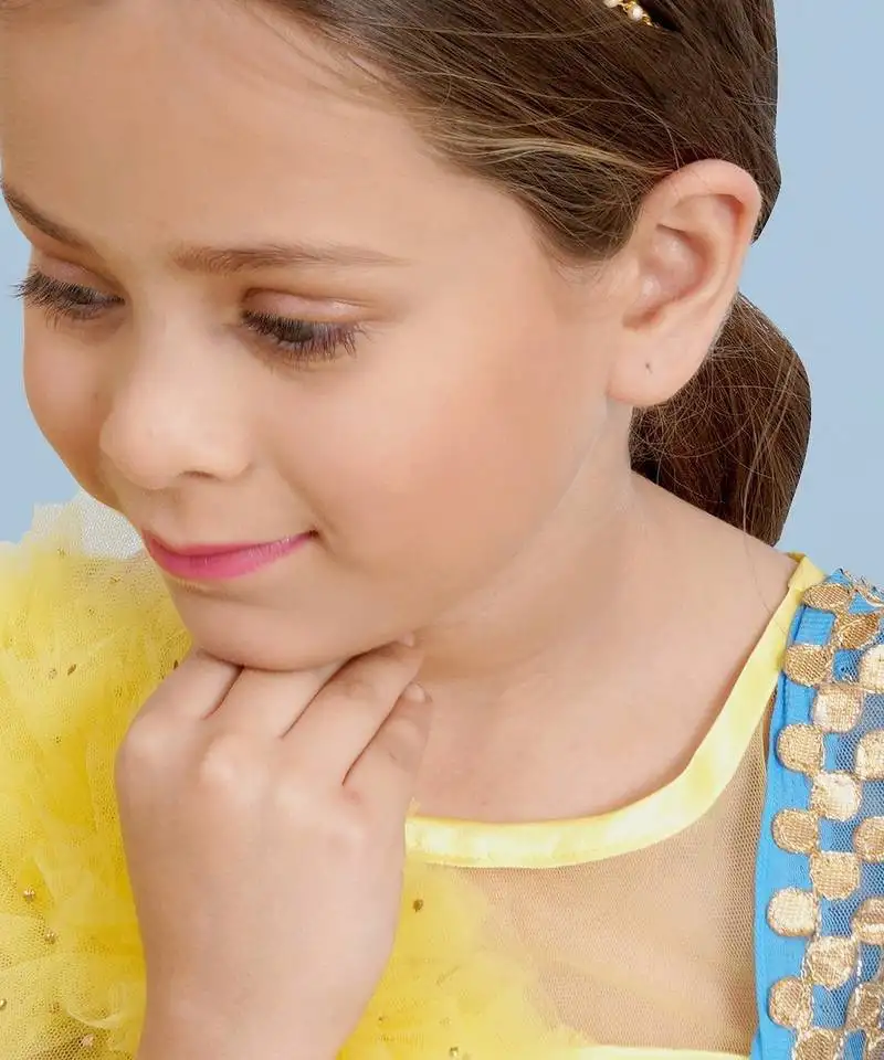 Girls gold-plated kundan-studded & beads-beaded hair chain