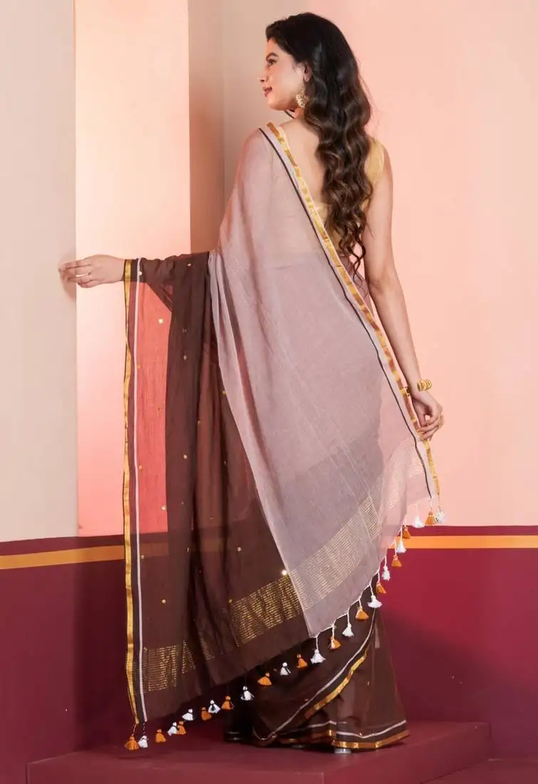 Brown colourblocked handloom mul cotton bengal saree with sequence, zari and tassels, without blouse