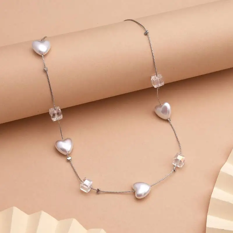 White color fashion necklace