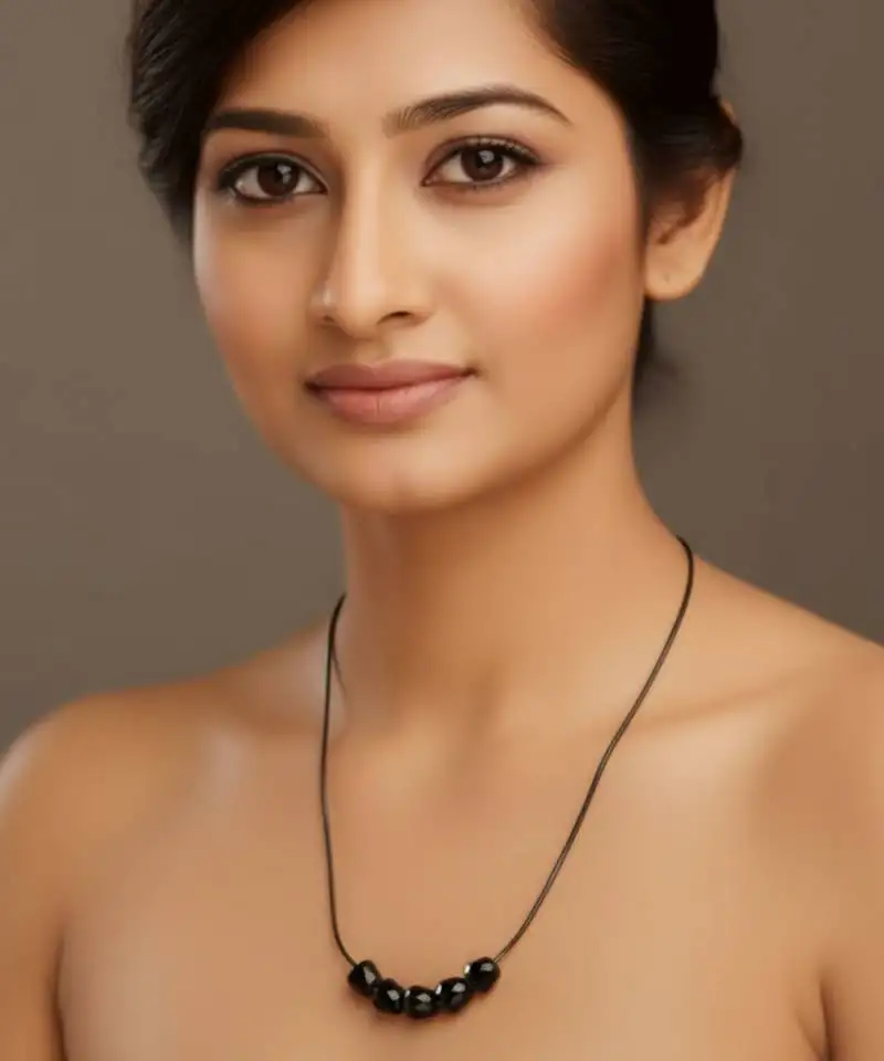 Black color fashion necklace