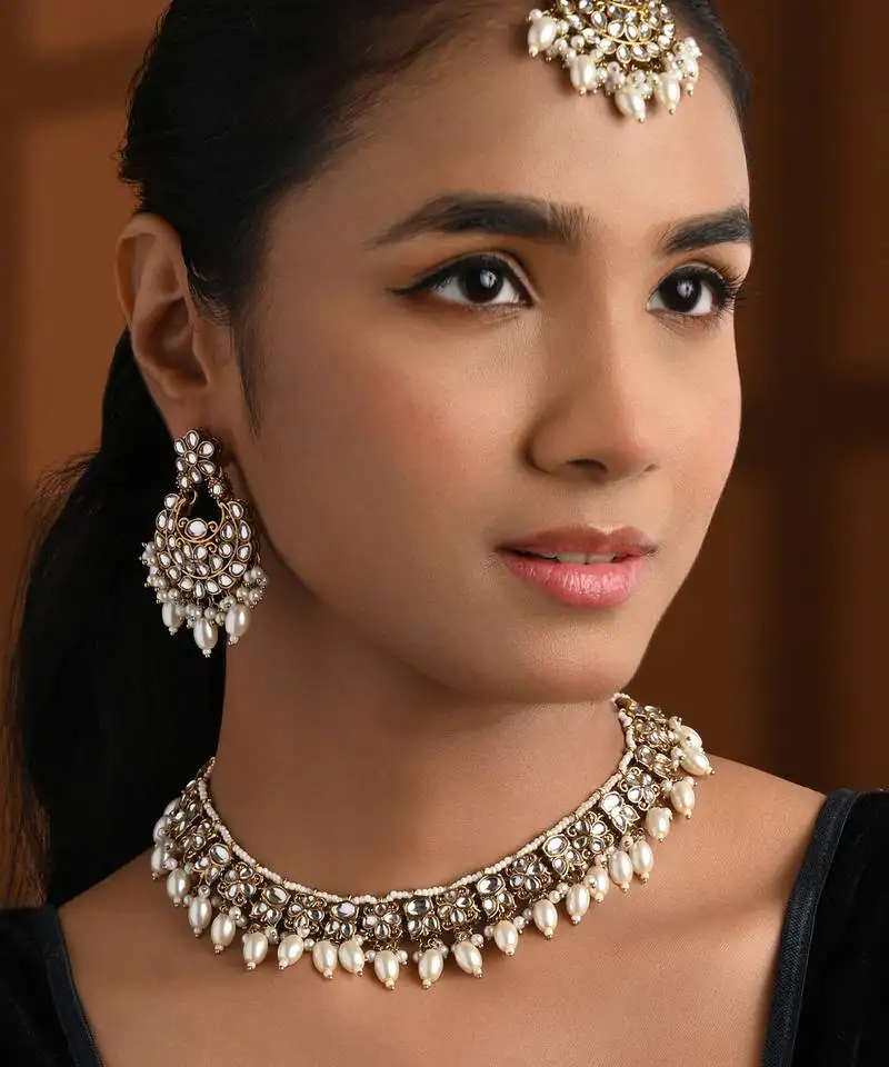 Gold plated traditional kundan pearl choker necklace with earrings & maang tikka jewellery set for women (k7309w)