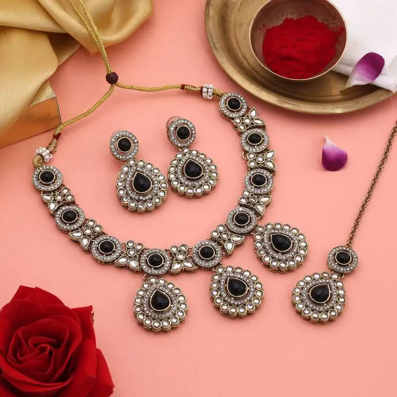 Black color kundan necklace set