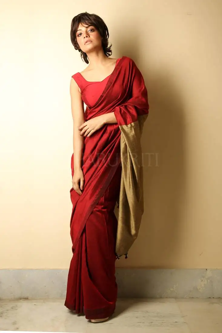 Dark red plain blended cotton saree with blouse
