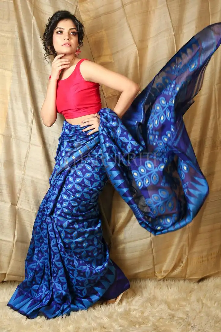 Dark blue hand woven blended cotton saree without blouse