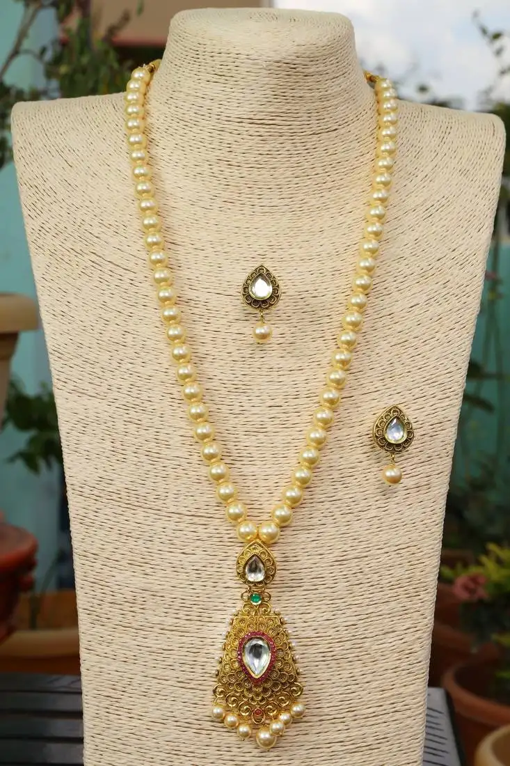 Gold onyx necklace-sets