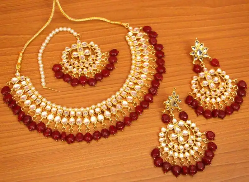 Maroon crystal necklace-sets
