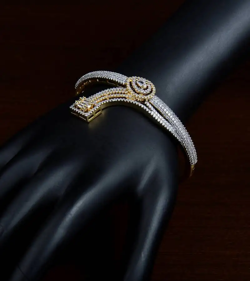 Gold plated american diamond embellished designer bracelet bd434