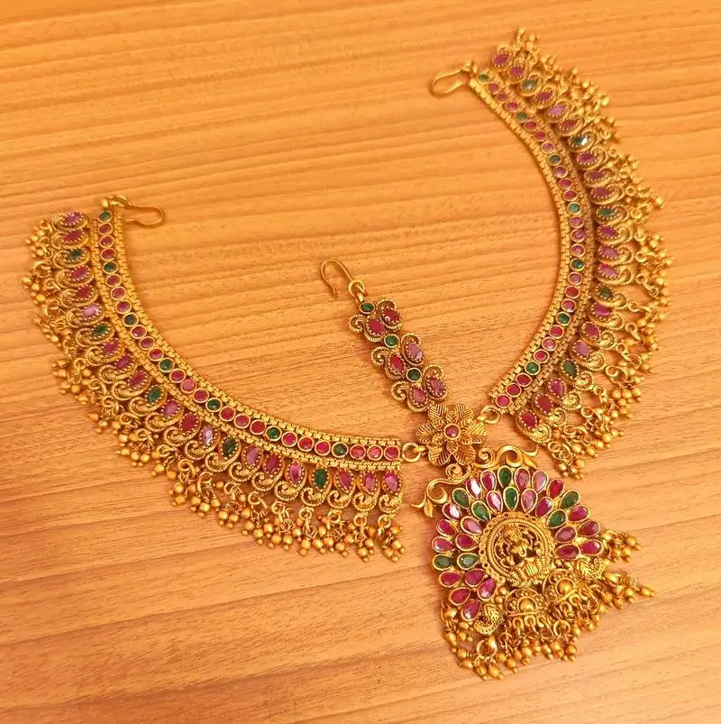 Multicolor maang-tikka