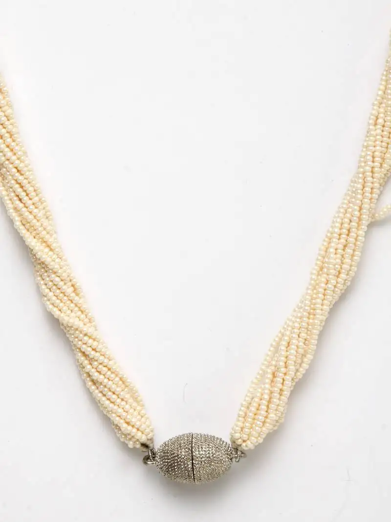 White pearls necklaces