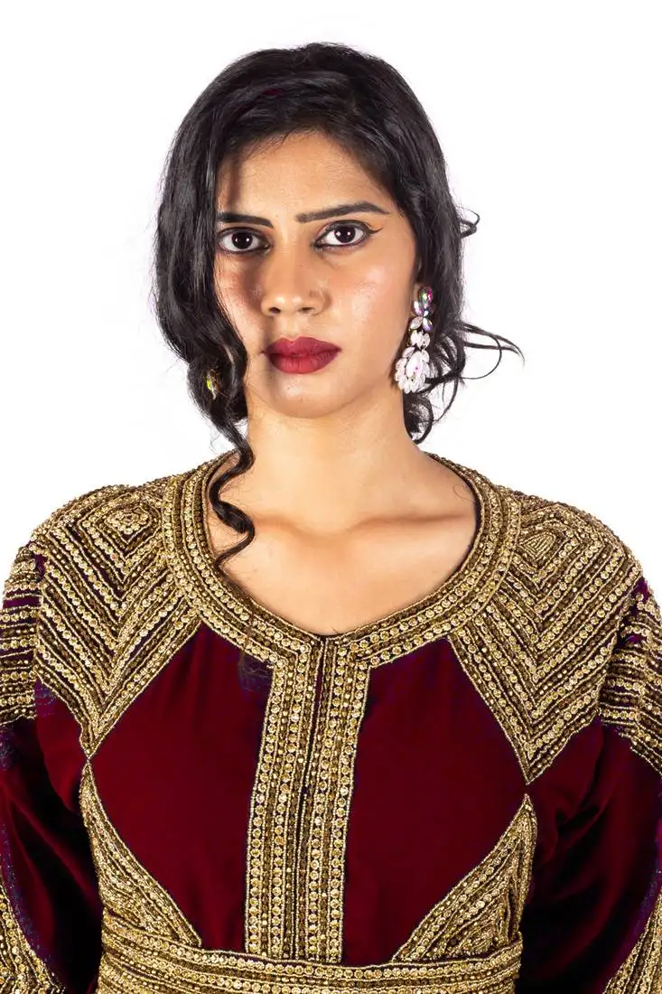 Marron diamond design luxurious moroccan kaftan with sun-proof hijab.