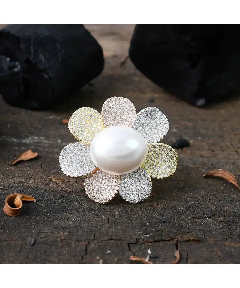 Pearl flower design cocktail ring