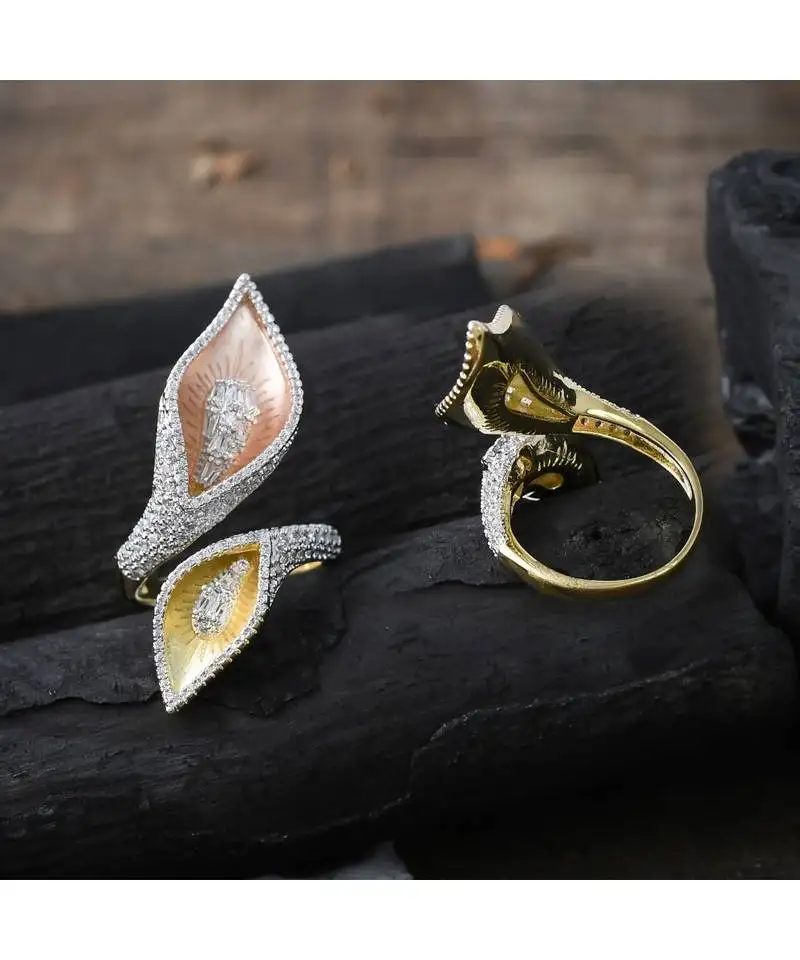 Three tone leaf pattern designer diamond ring