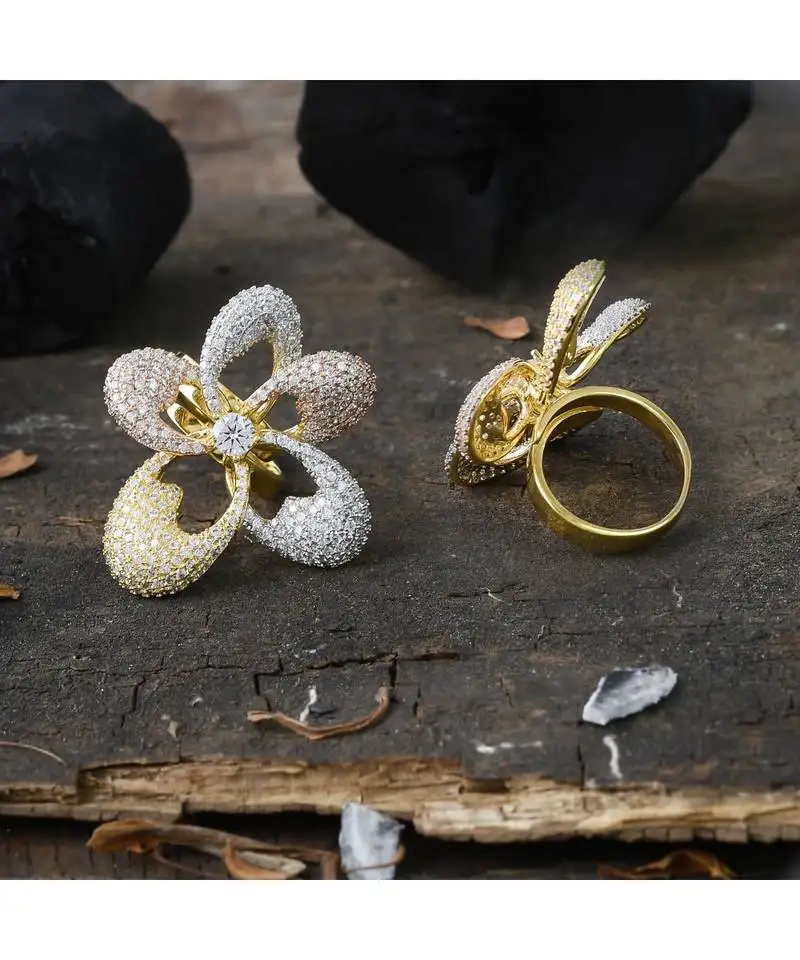 Three tone stylish flower pattern classy ring